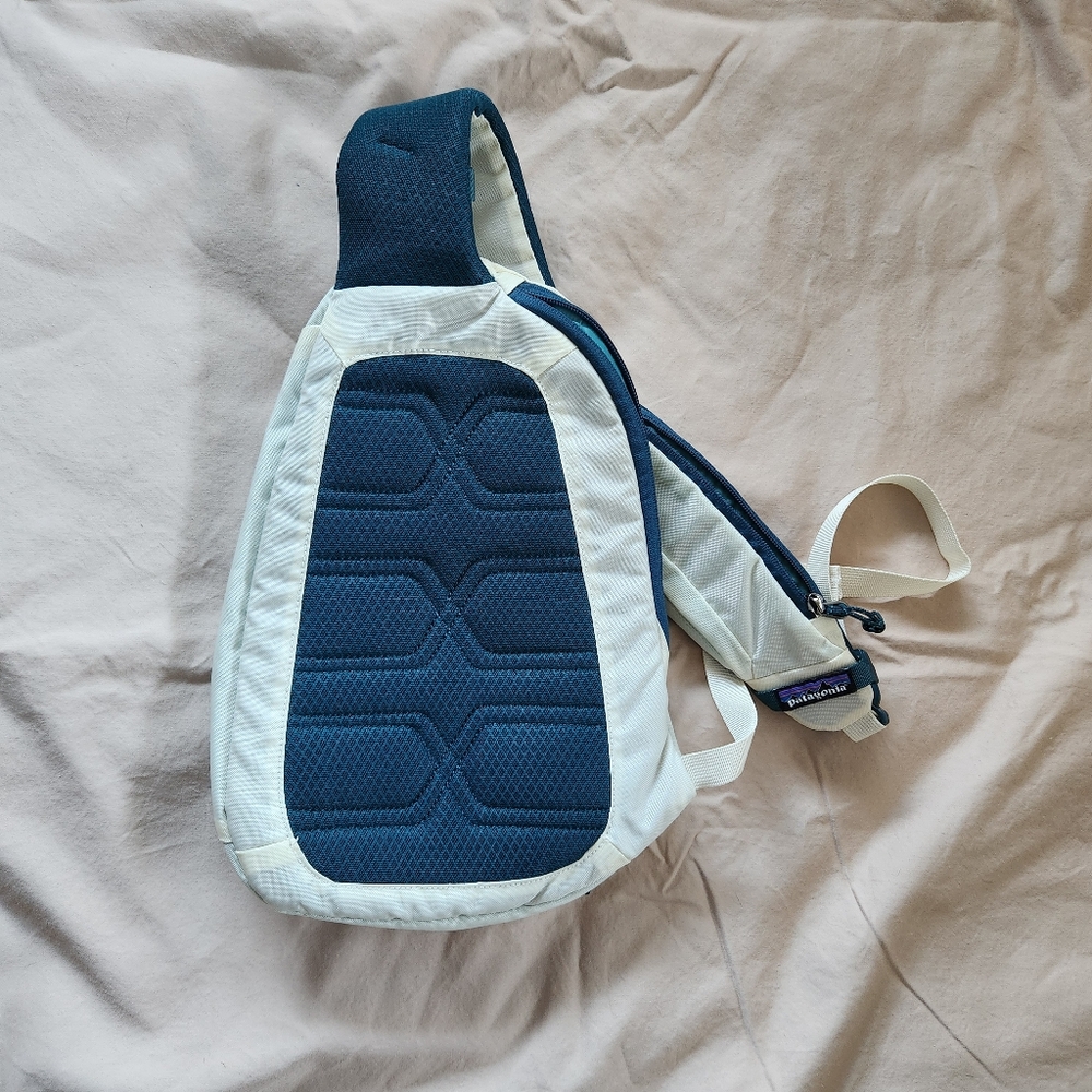 PATAGONIA 8L Sling in Tidal Teal - Picture 2 of 4